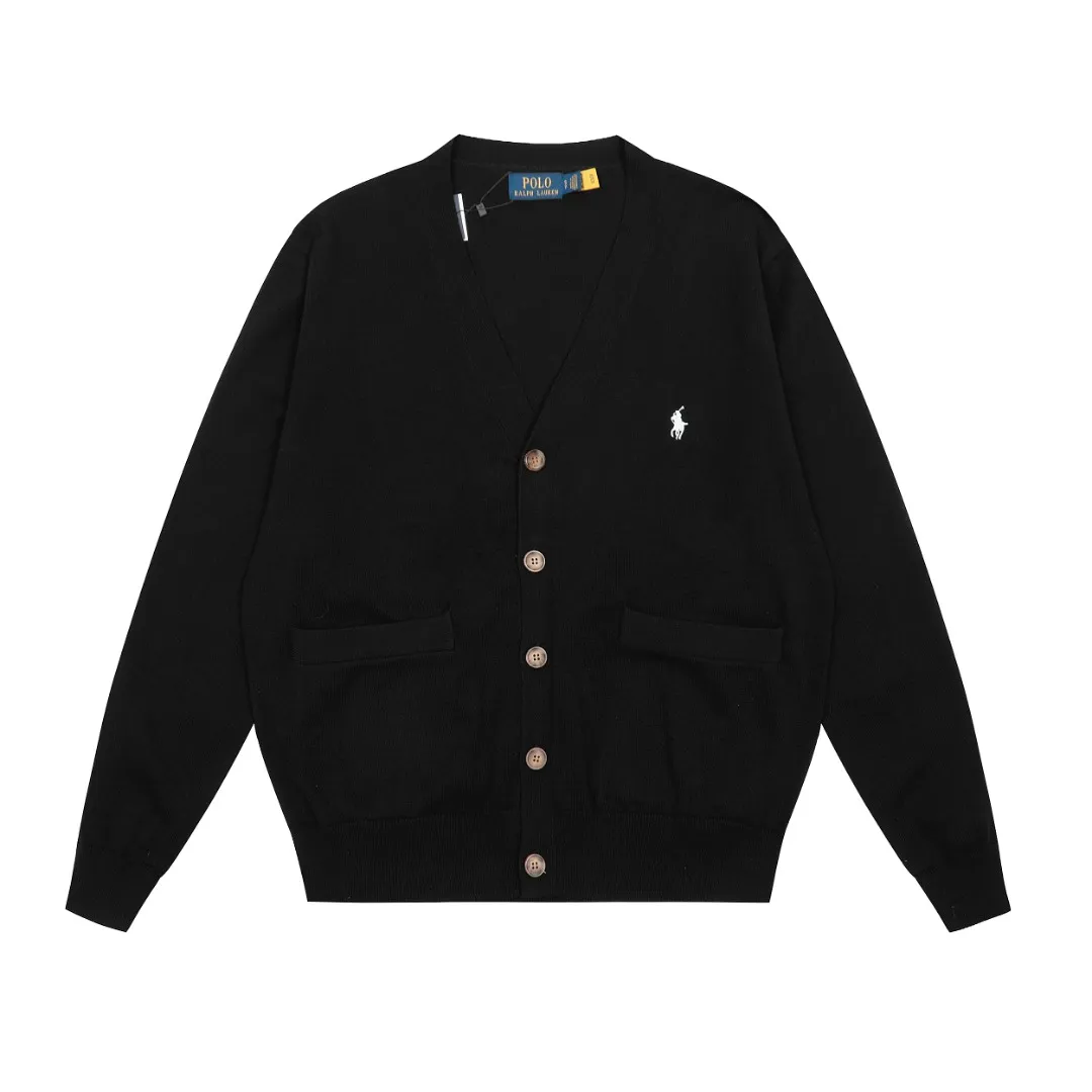 P250 Top quality" Style number: DS813# (not off the shelves all year round) [Ralph Lauren V-neck solid color pony embroidered logo jersey basic cardigan] ✅Ralph Lauren Ralph Lauren classic basic versatile knitted cardigan jacket for men and women couples ✅Main supplier platform live broadcast Wholesale entity Replenish when out of stock Not off the shelf ✅ZP quality 1:1 version Scan the code to enter the GF website Counter quality ✅Detailed quality is the only one in Guangzhou Imported quality cotton yarn, focusing on high-end, cost-effective, good quality needless to say. ✅Restore the original version. The maximum size can be worn up to 180 pounds. Loose, comfortable and stress-free. ✅The upper body is simple and easy to match. A must-have item for ootd. Good-looking clothes are never picky. A must-have for couples of the same style. Size: S-XL. Color: black, off-white, gray, navy.